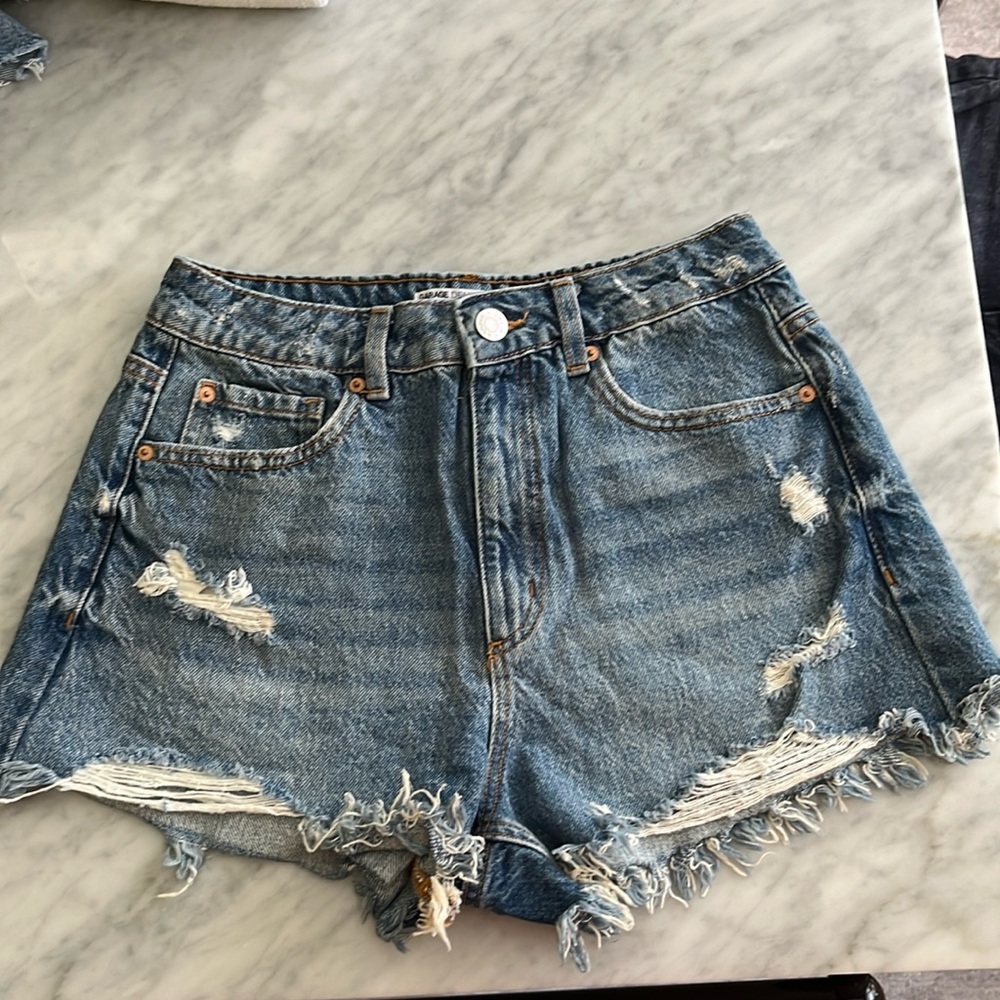GARAGE “ Festival” shorts ! Like new! Size 27 (5) Medium denim wash.